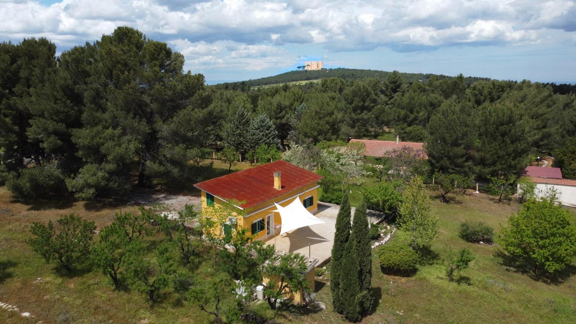 Casina Al Castello - Natura E Relax カステル・デル・モンテ エクステリア 写真